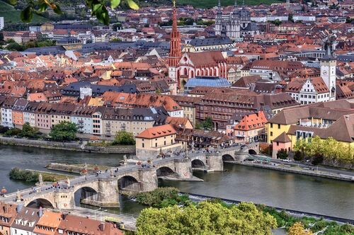 Flughafentransfer Würzburg ab 160 € ↔ Flughafen Frankfurt ✈